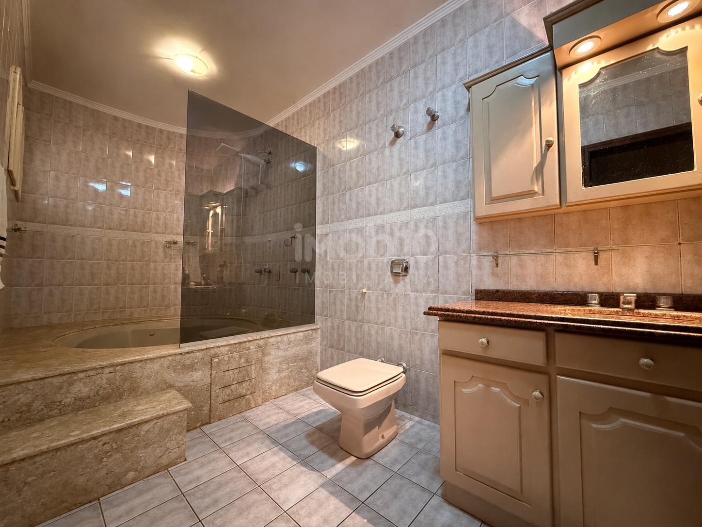 CASA À VENDA COM 1 SUÍTE + 2 QUARTOS E EDÍCULA COM 1 QUARTO NO JARDIM BOURBON