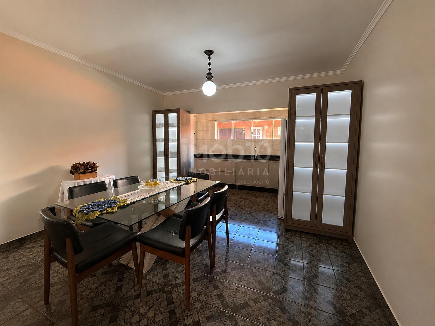 CASA À VENDA COM 1 SUÍTE + 2 QUARTOS E EDÍCULA COM 1 QUARTO NO JARDIM BOURBON