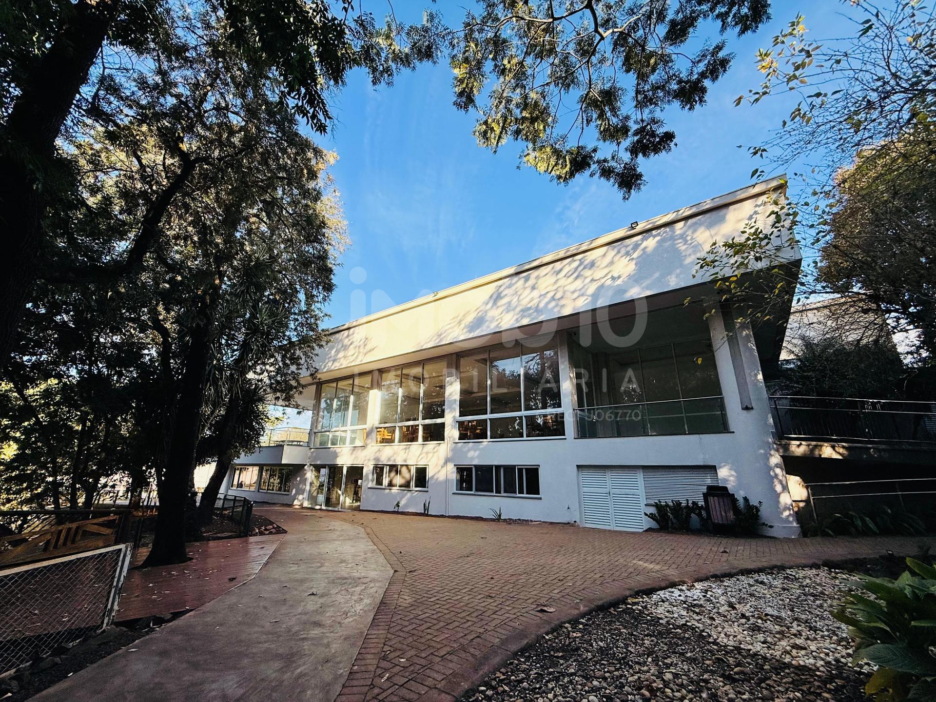 SOBRADO PARA ALUGAR COM 3 SUITES NO CONDOMINIO LAGO DOS CISNES COM 03 SUÍTES