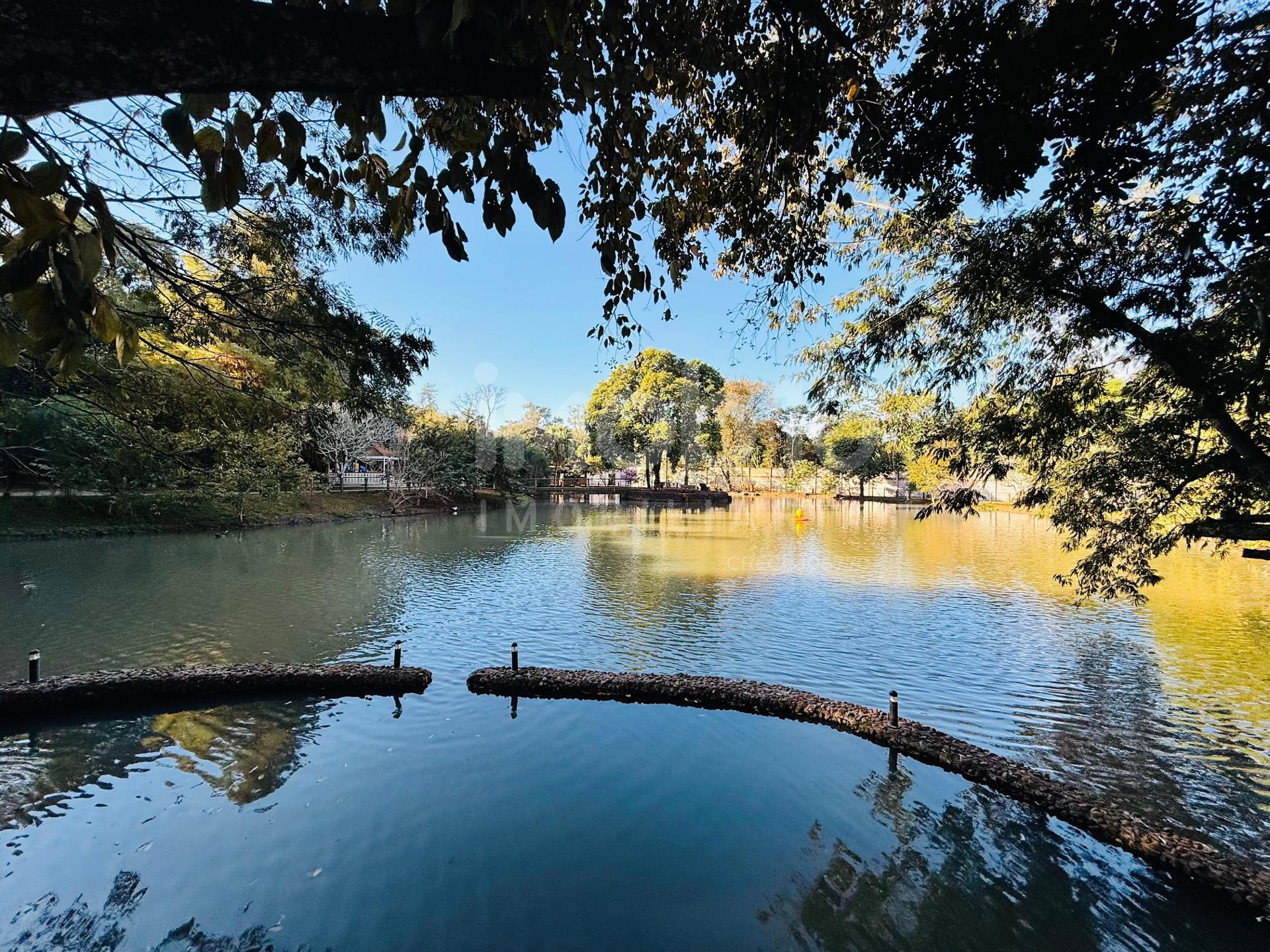 SOBRADO PARA ALUGAR COM 3 SUITES NO CONDOMINIO LAGO DOS CISNES COM 03 SUÍTES