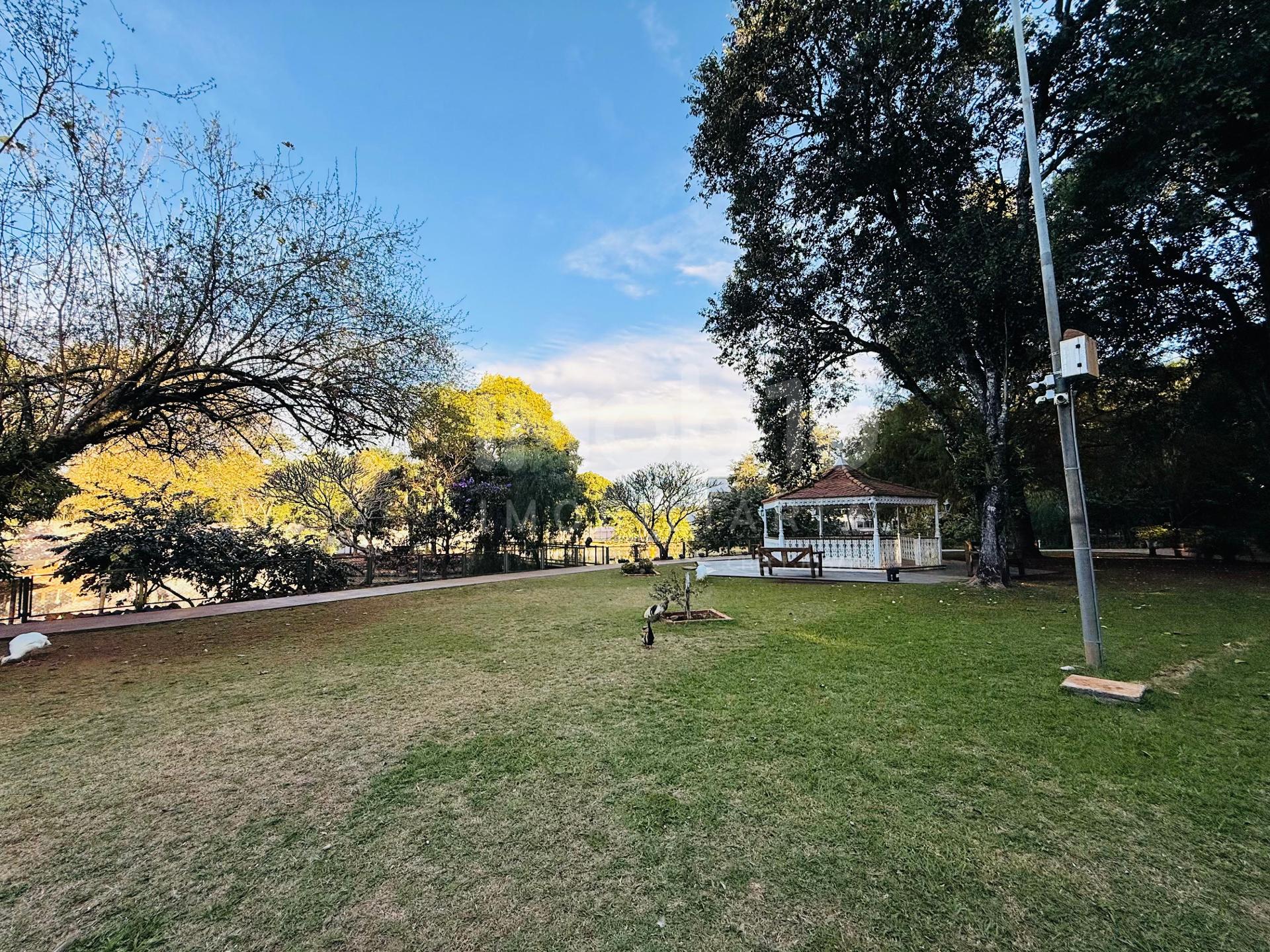 SOBRADO PARA ALUGAR COM 3 SUITES NO CONDOMINIO LAGO DOS CISNES COM 03 SUÍTES
