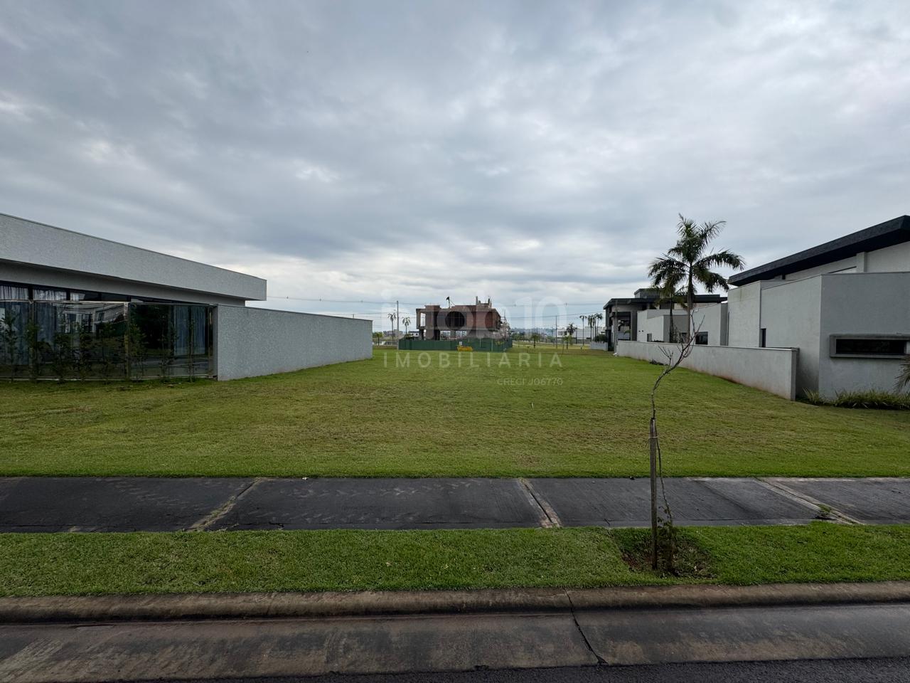TERRENO A VENDA NO CONDOMÍNIO ROYAL BOULEVARD - FASE 2 PRÓXIMO AO LAGO EM FOZ DO IGUAÇU