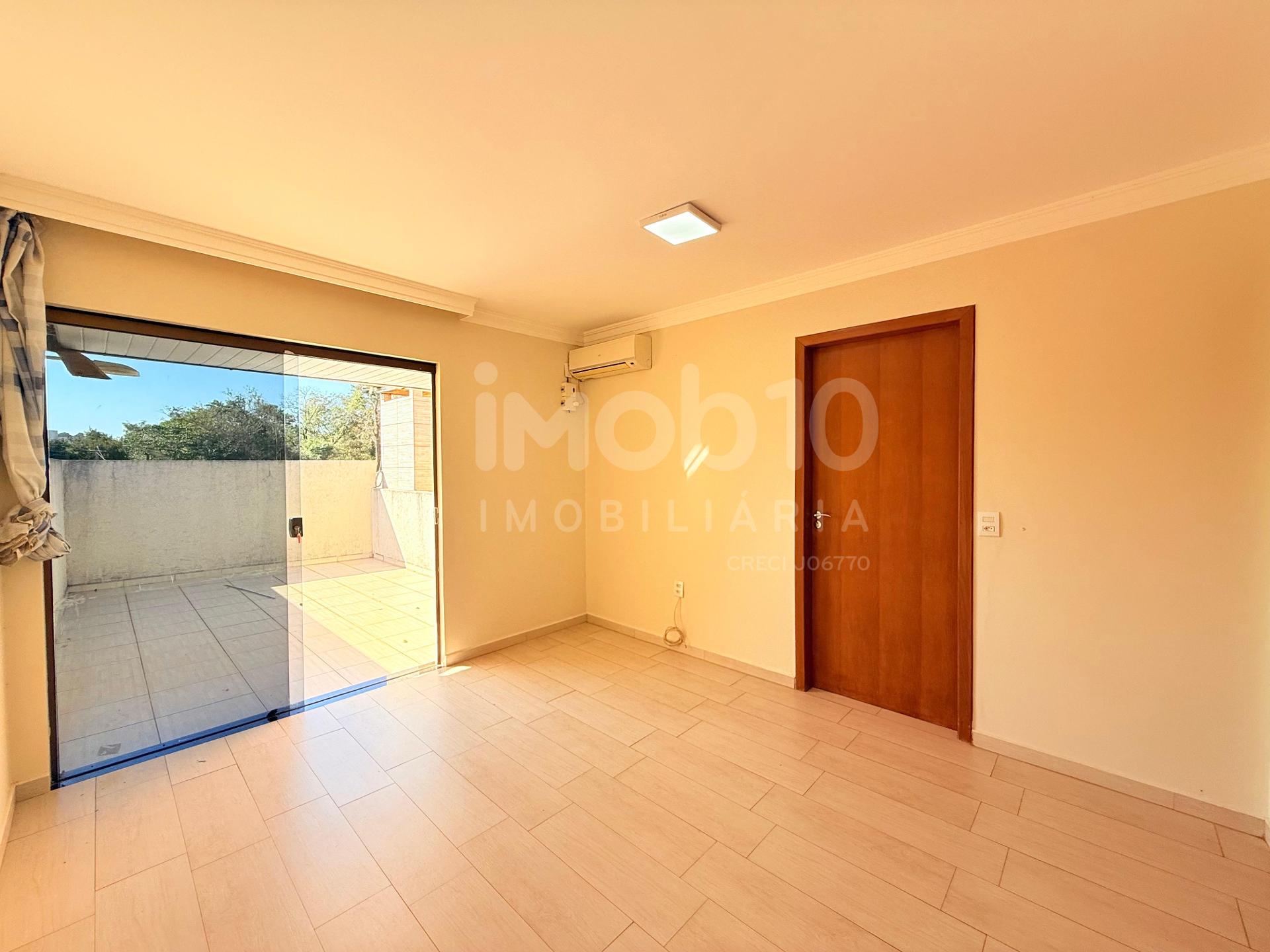 SOBRADO COM 1 SUITE E 2 QUARTOS PARA LOCAÇÃO OU VENDA NA VILA ADRIANA .