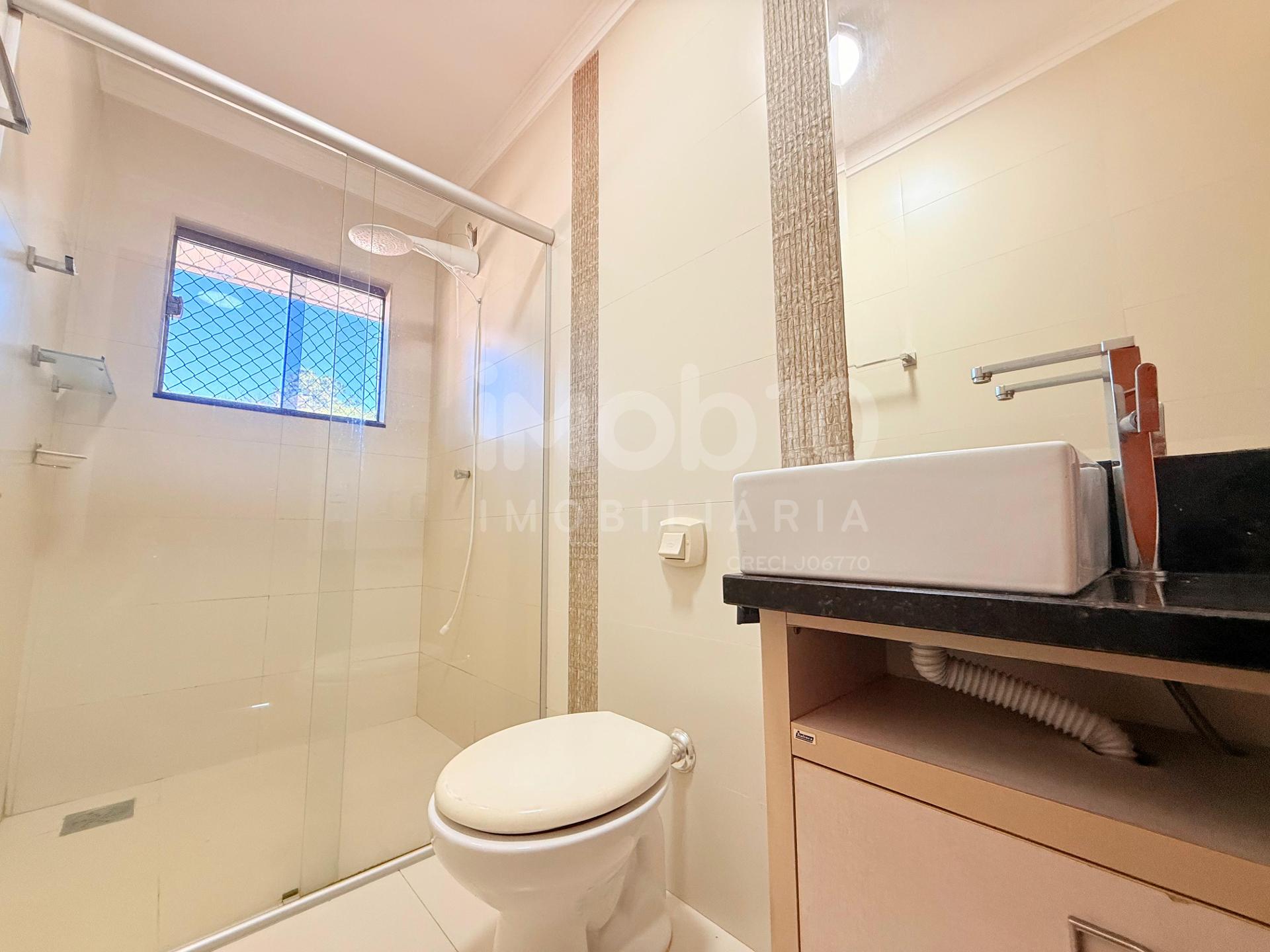 SOBRADO COM 1 SUITE E 2 QUARTOS PARA LOCAÇÃO OU VENDA NA VILA ADRIANA .
