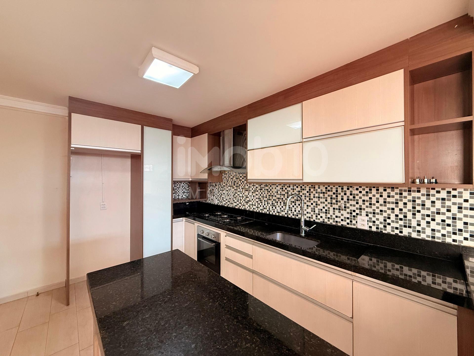SOBRADO COM 1 SUITE E 2 QUARTOS PARA LOCAÇÃO OU VENDA NA VILA ADRIANA .
