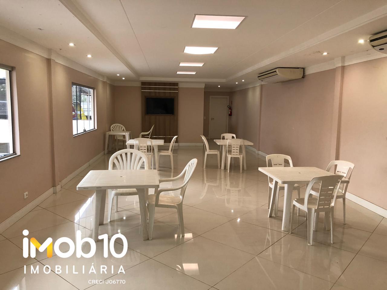 APARTAMENTO MOBILIADO À VENDA NO EDIFÍCIO CARLOS SOTTOMAIOR NO CENTRO DE FOZ