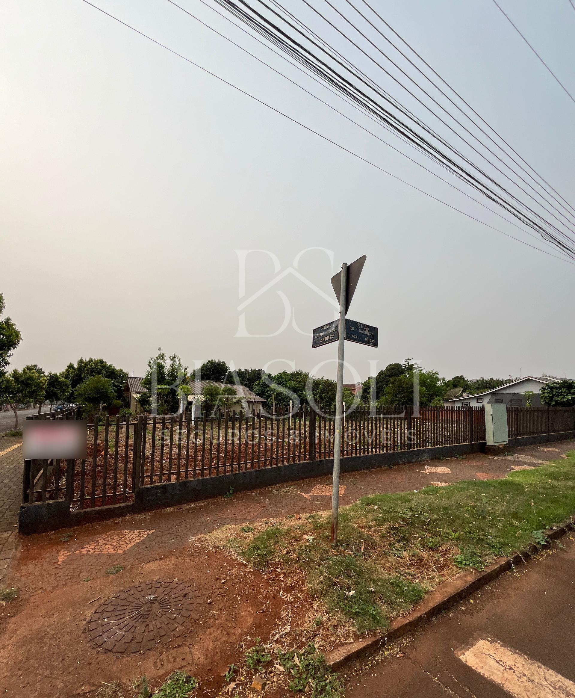 LOTE DE ESQUINA à venda com 472m . Localização privilegiada. Ó...