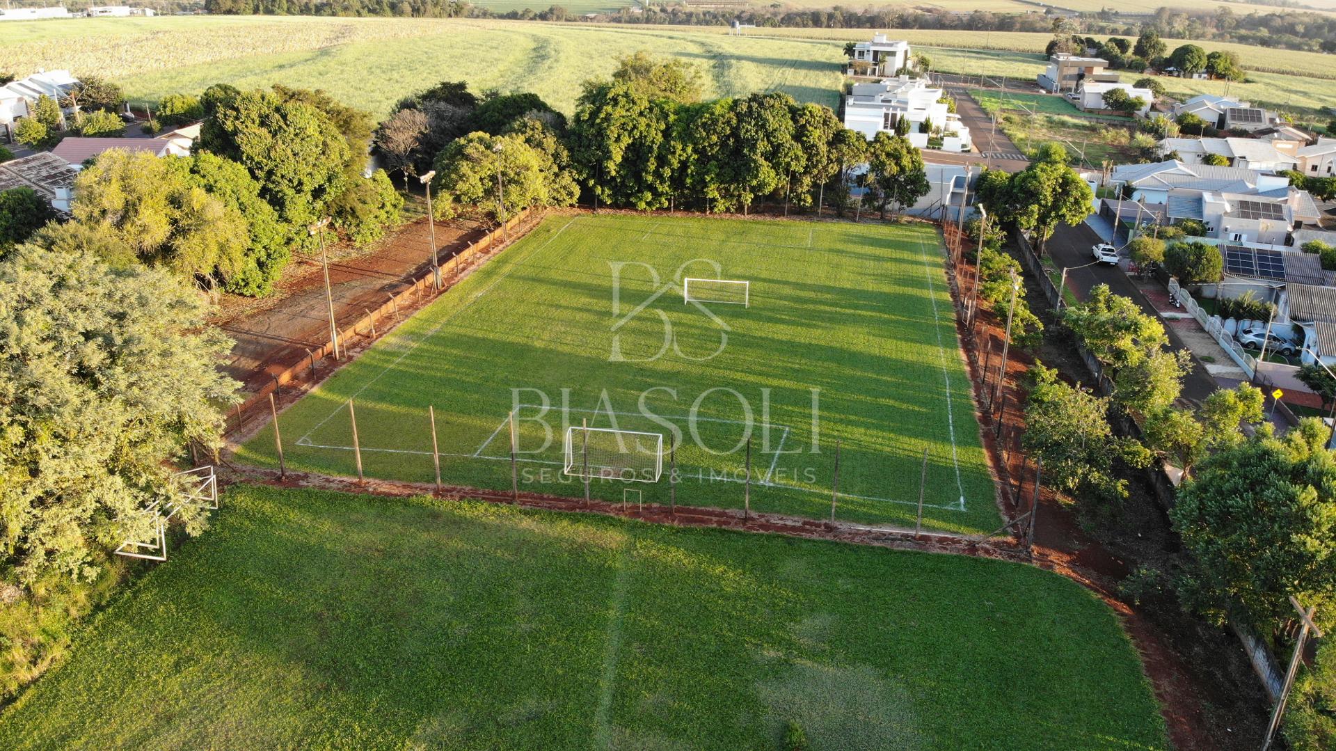 Terreno com Campo de Futebol localizado pr?ximo ao Centro de M...