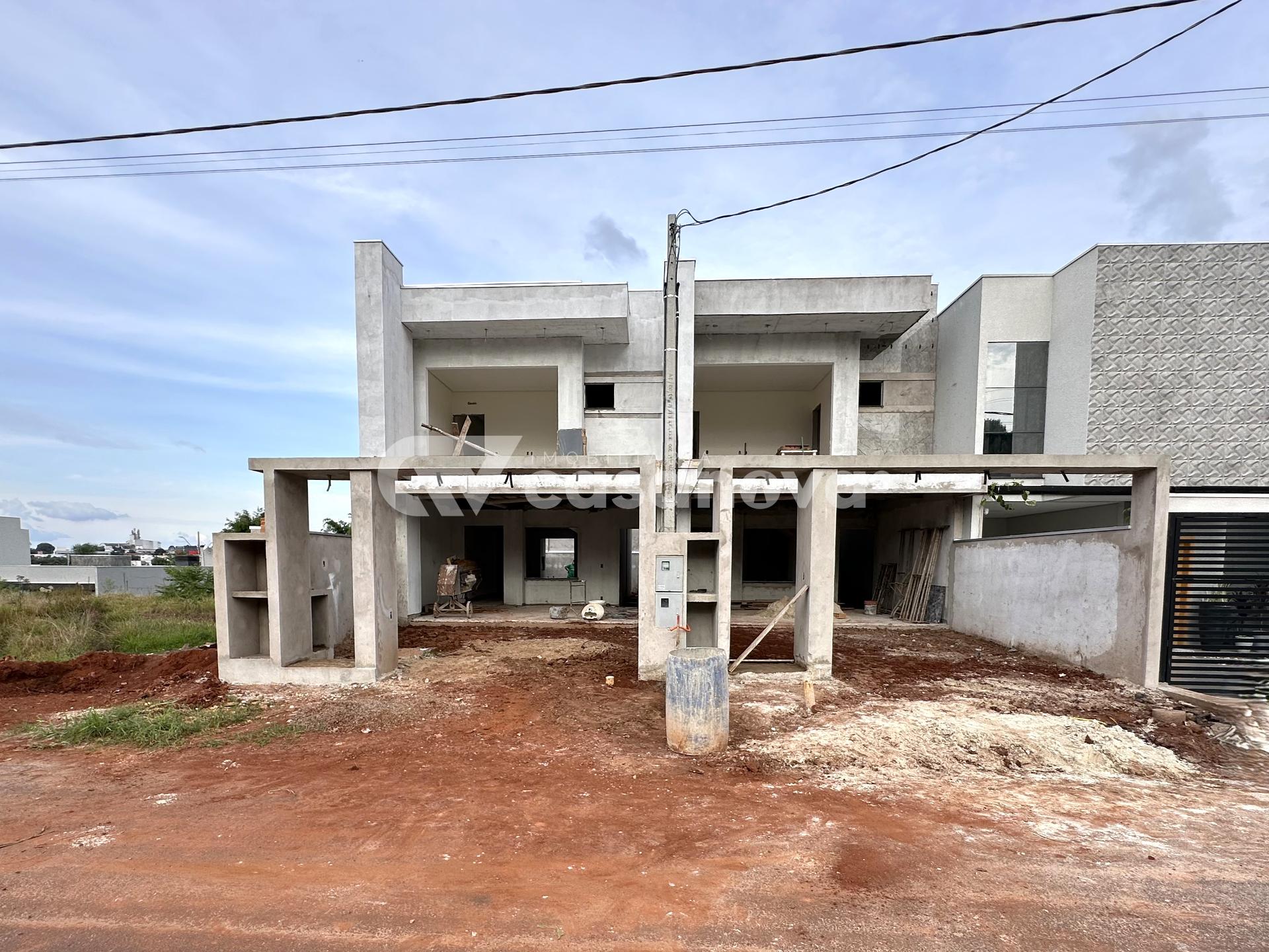 EM CONSTRUÇÃO PROXIMO AO LAGO 