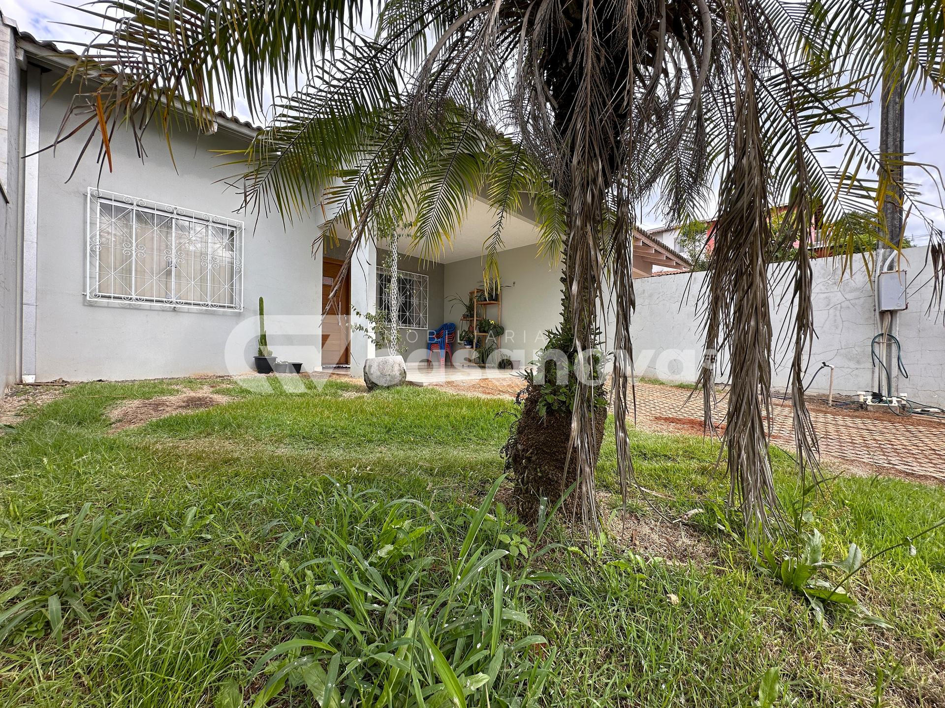 COM UMA OTIMA SOBRA DE TERRENO