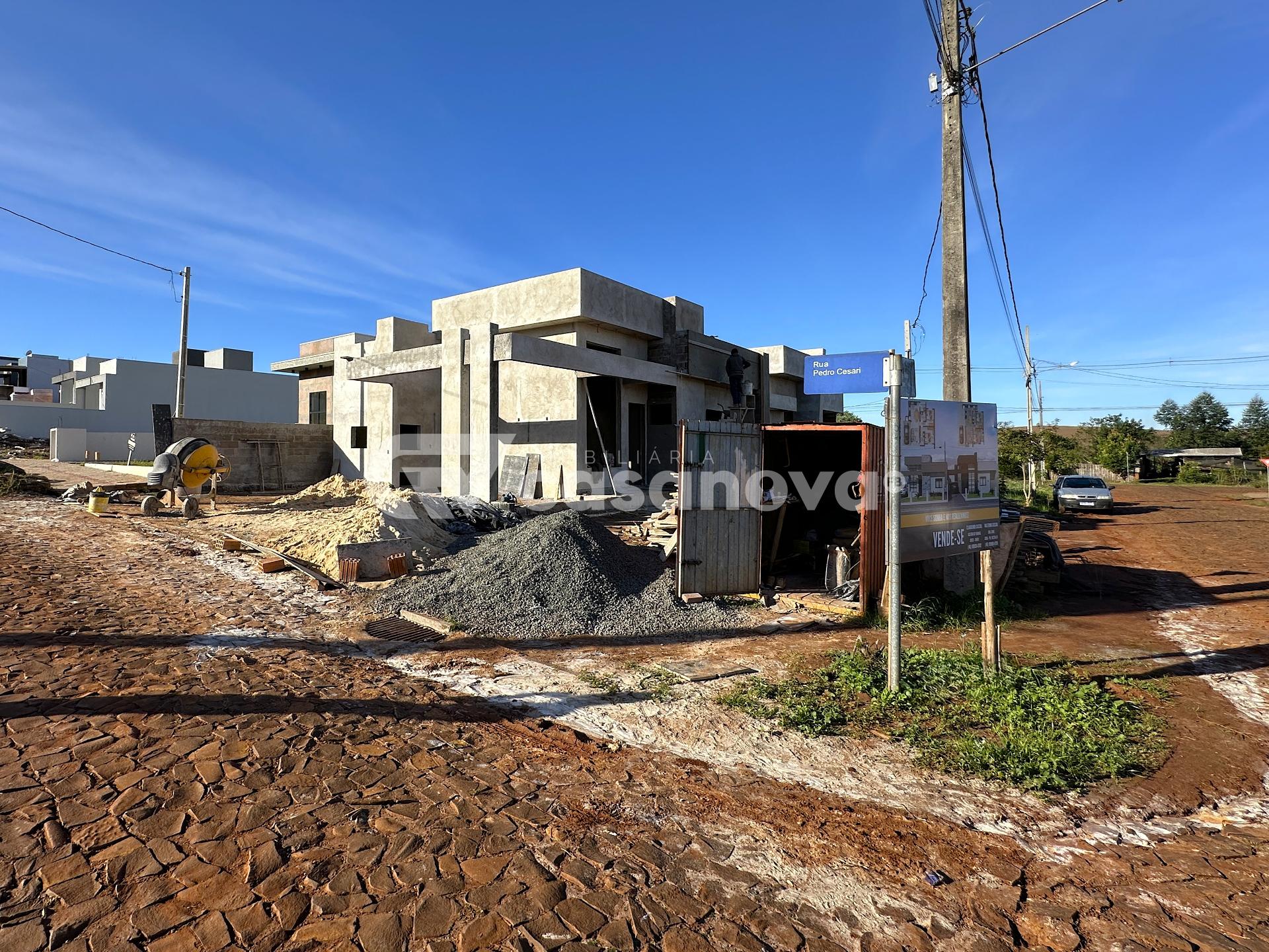 CASA DE ESQUINA EM CONSTRUÇÃO