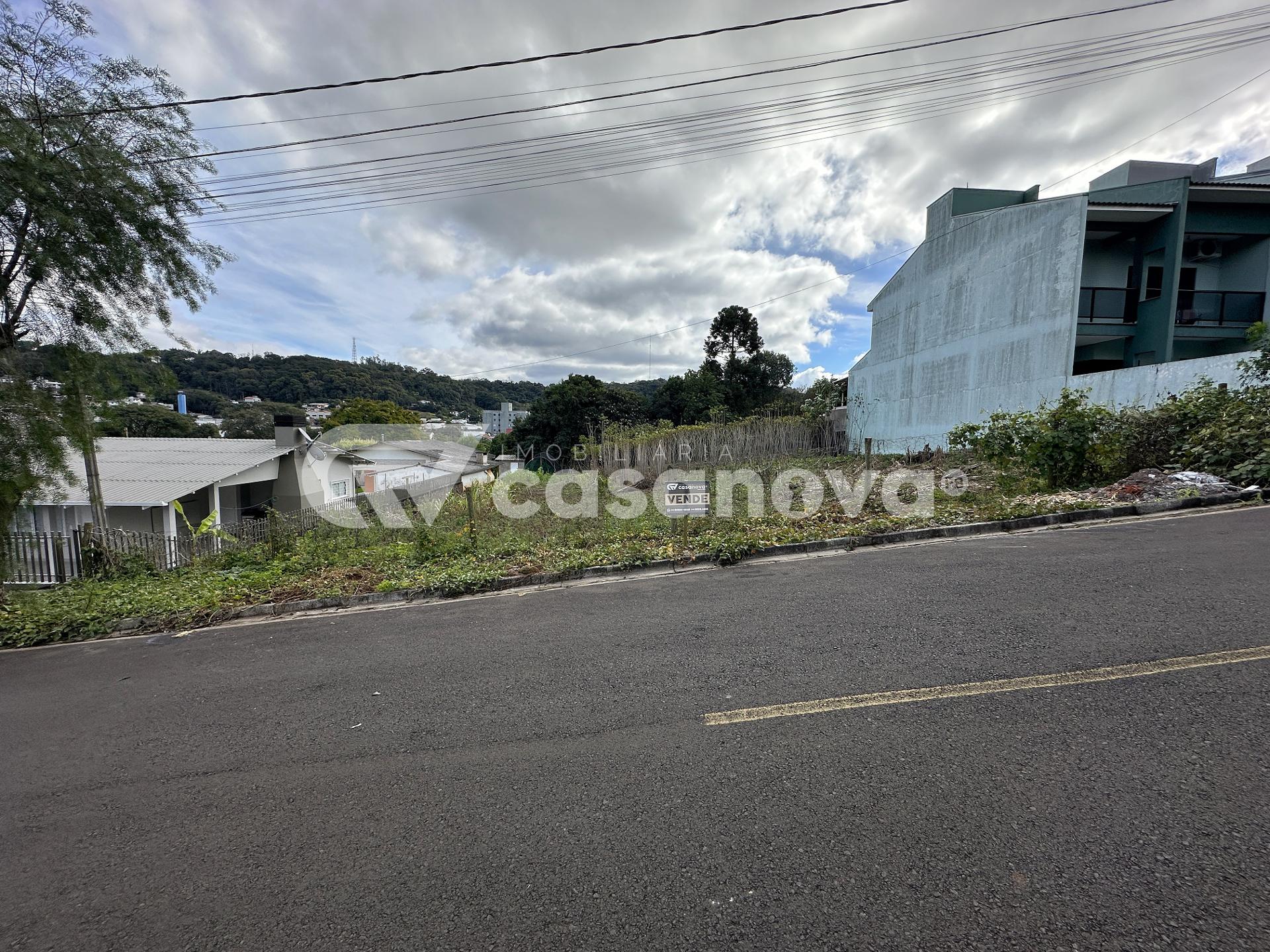TERRENO AMPLO E PLANO!