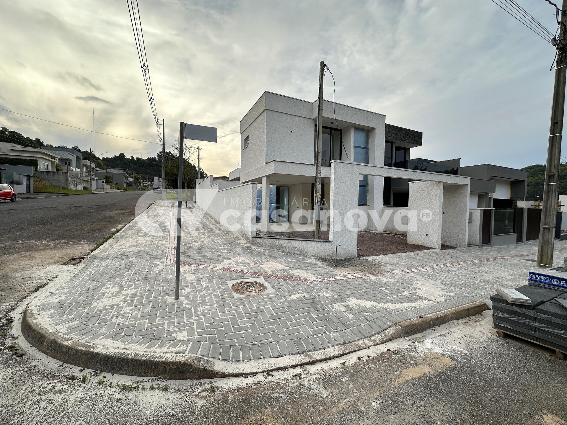 SOBRADO COM PISCINA
