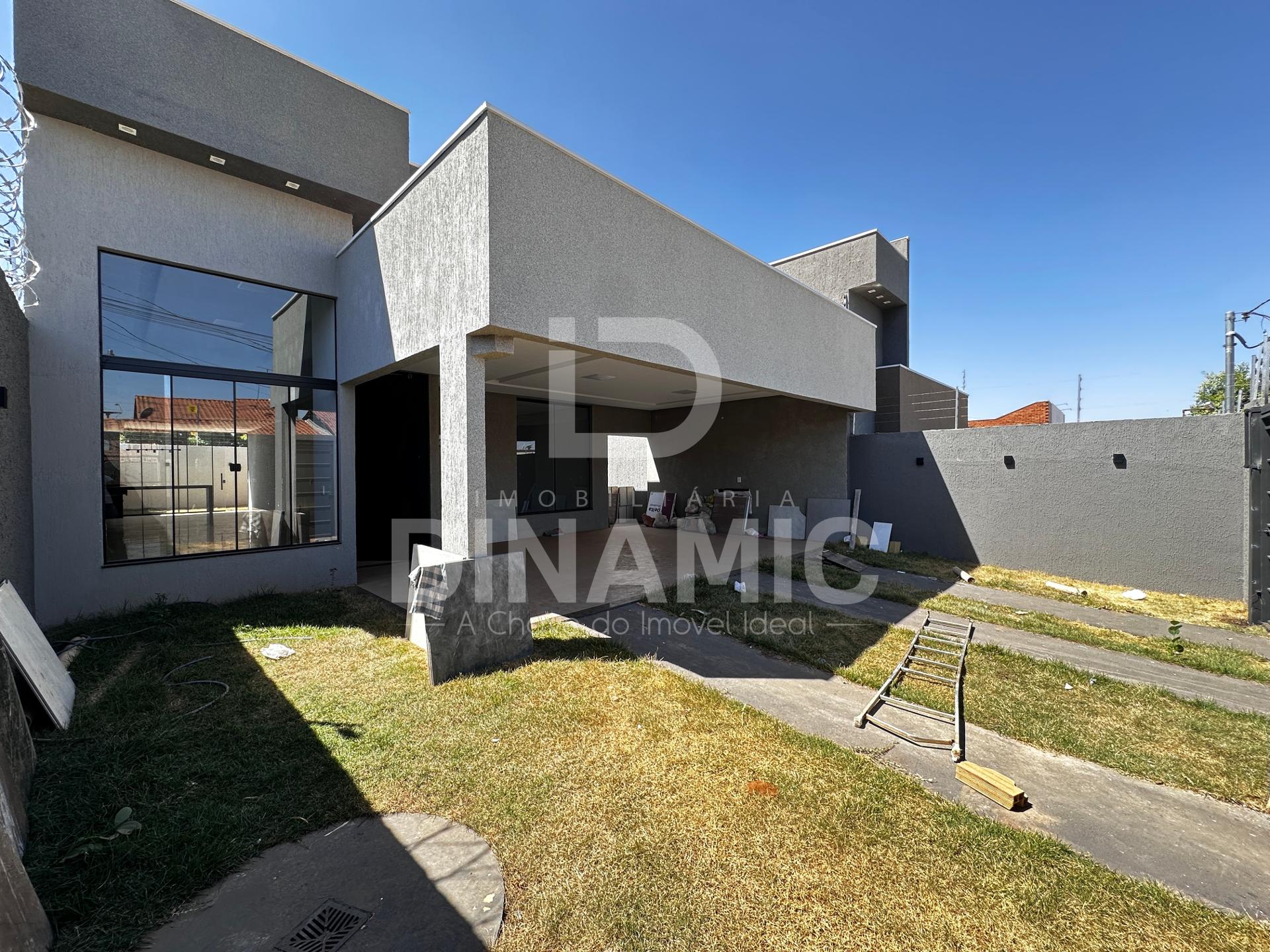 Casa Venda no Jardim Helvécia com 3 suítes e pé direito duplo.