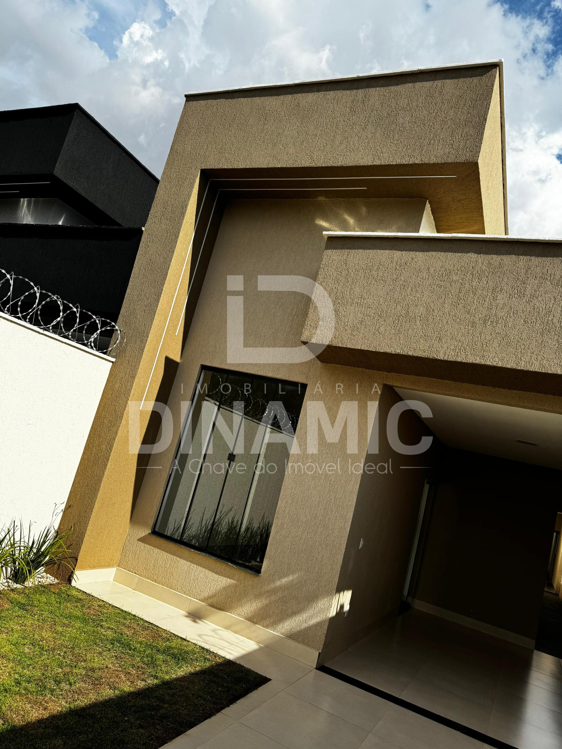 Casa Moderna e Imponente no Bairro Goiás II - 120m  de Confort...
