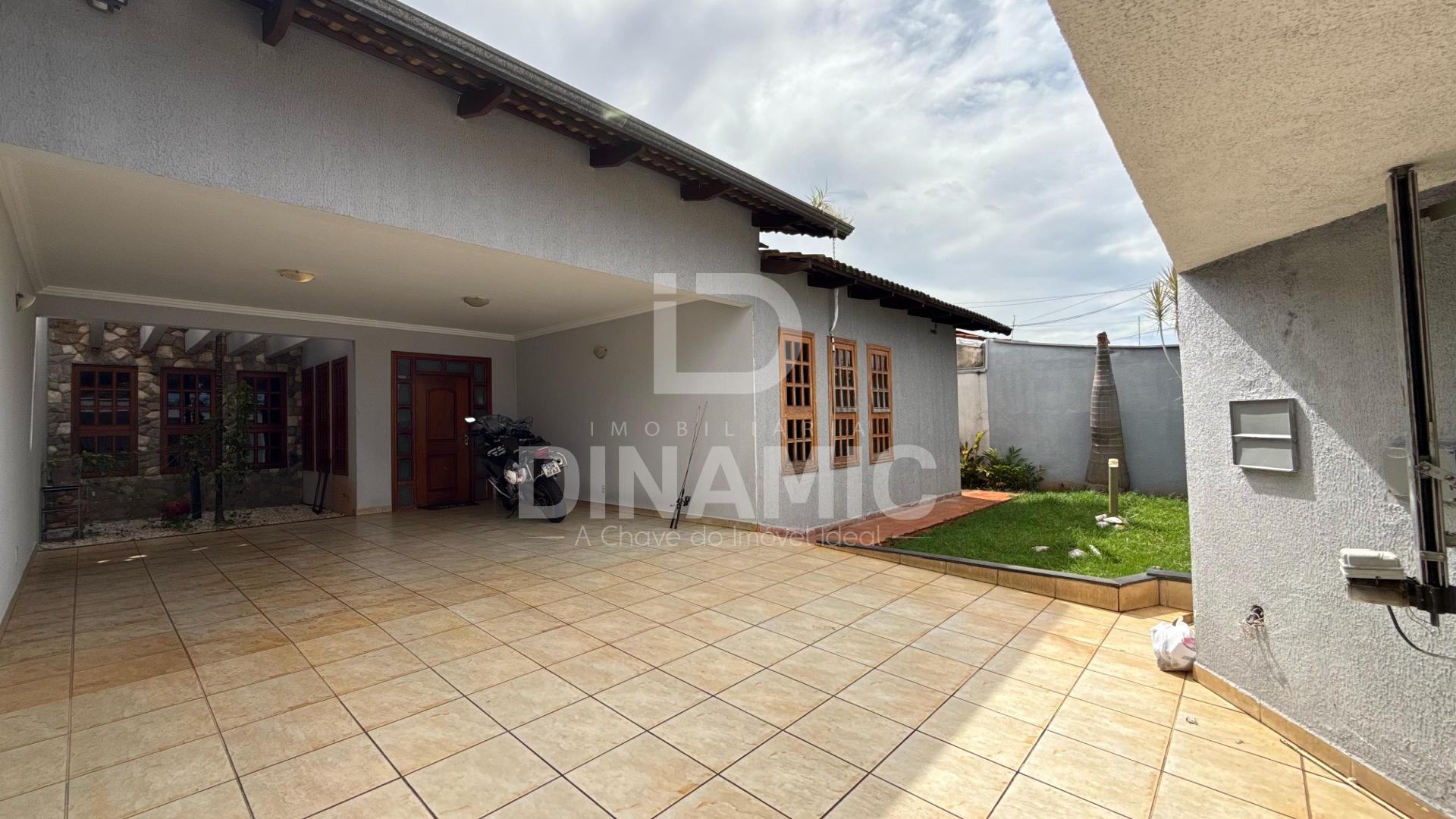 Casa à Venda com 3 Quartos, 2 Suítes, Varanda Gourmet e Piscin...
