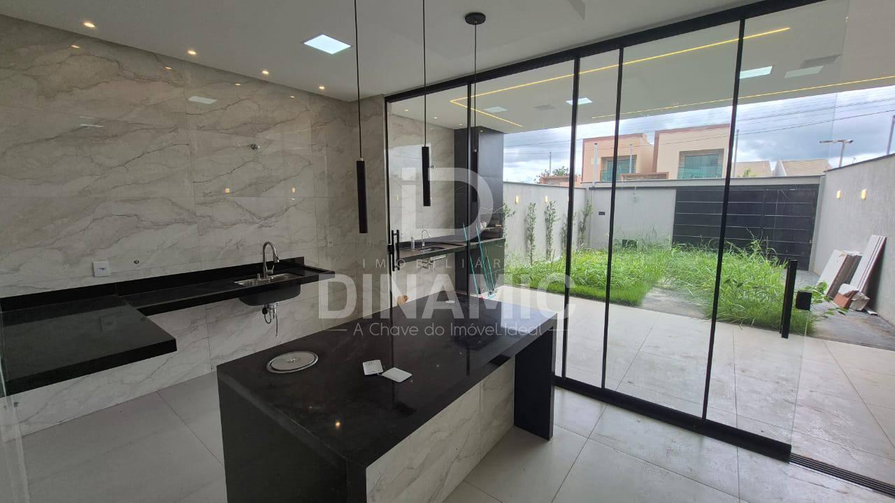 Casa de 3 Quartos com Suíte e Área Gourmet no Jardim Esplanada