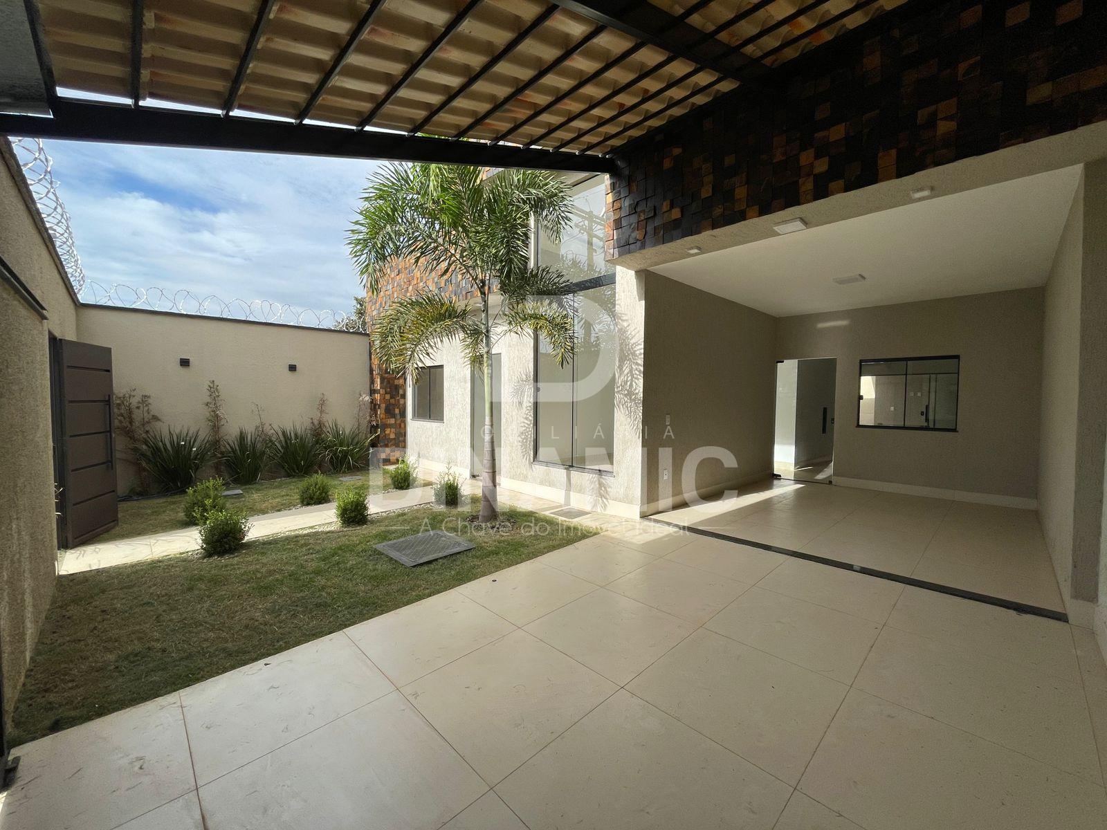 Casa com piscina e acabamento de alto padrão no Residencial Fi...