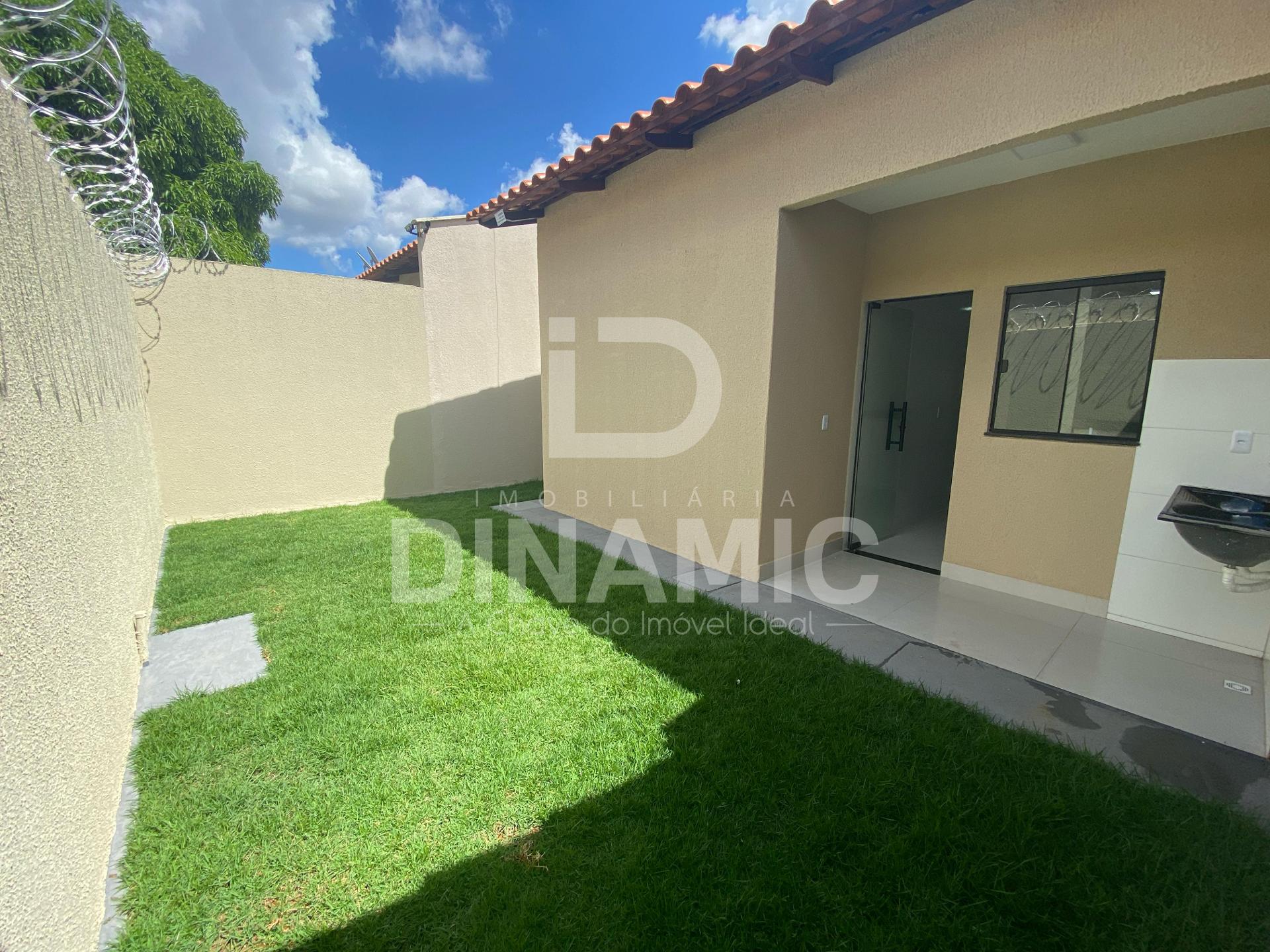 Casa 3 Quartos com 2 Banheiros e Sala em L  Terreno Amplo e P...