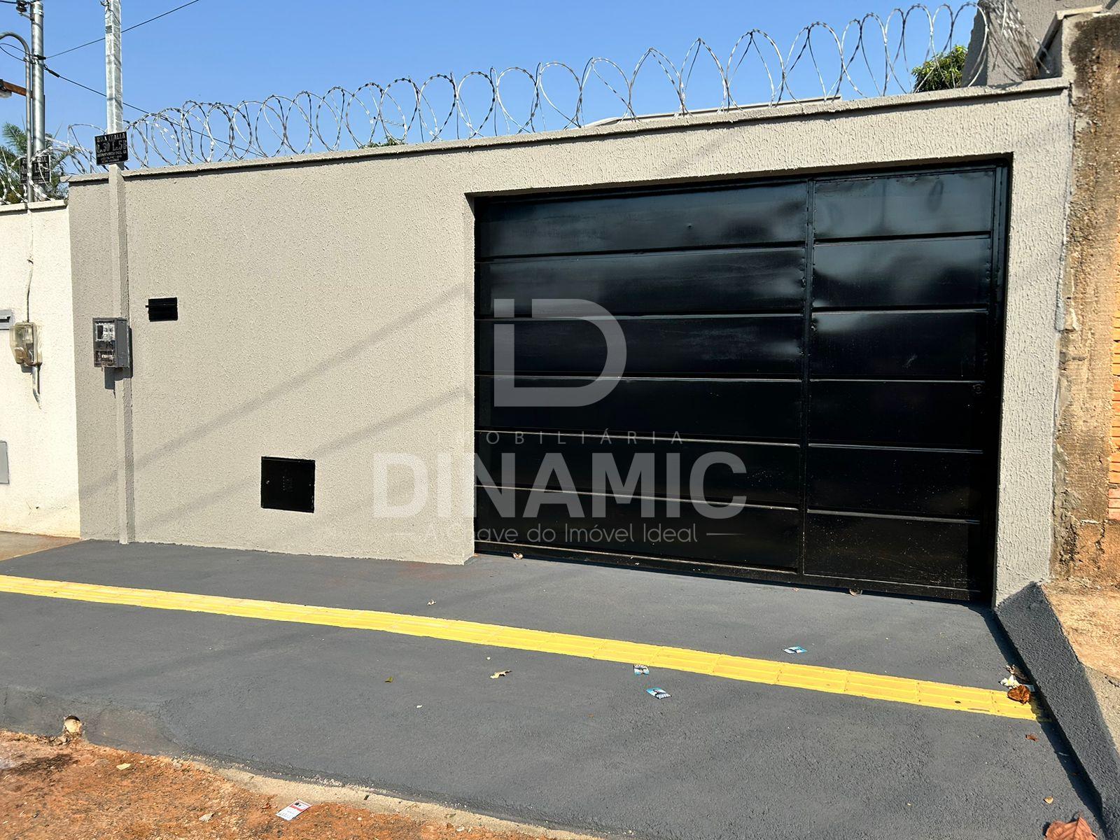 Casa com suíte e quintal amplo à venda no Setor Aeroporto Sul