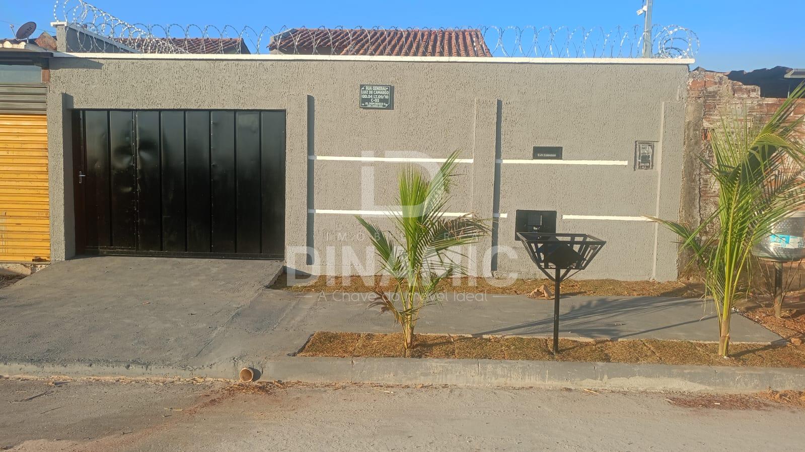 Casa reformada com 2 quartos no Dom Bosco II  Aparecida de Go...