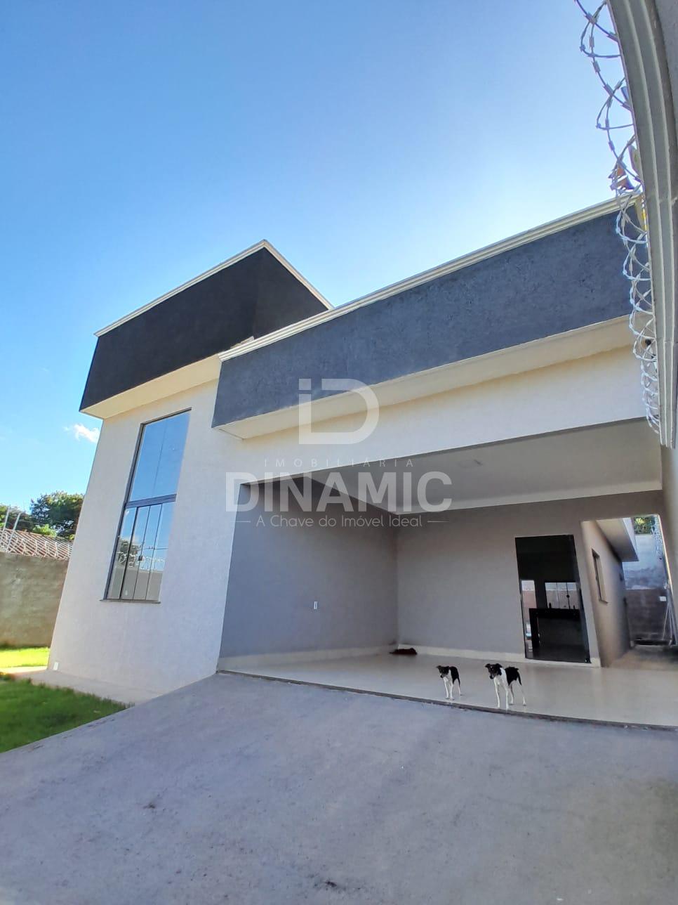 Casa com piscina e área gourmet no Jardim Alto Paraíso  Apare...