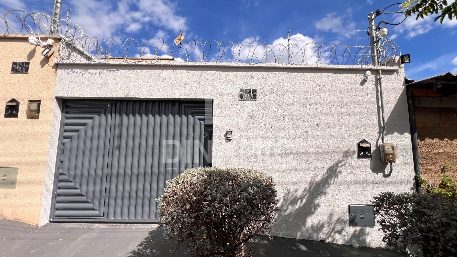 Casa térrea à venda no Jardim Itapuã com 3 quartos e pé direit...