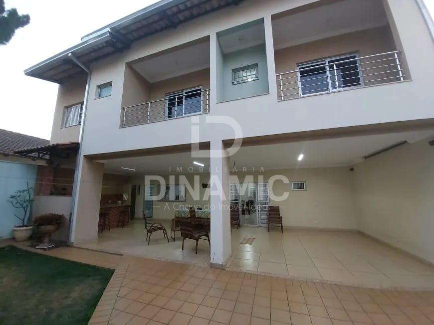 Sobrado à venda no Setor Sudoeste em Goiânia com 4 quartos e á...