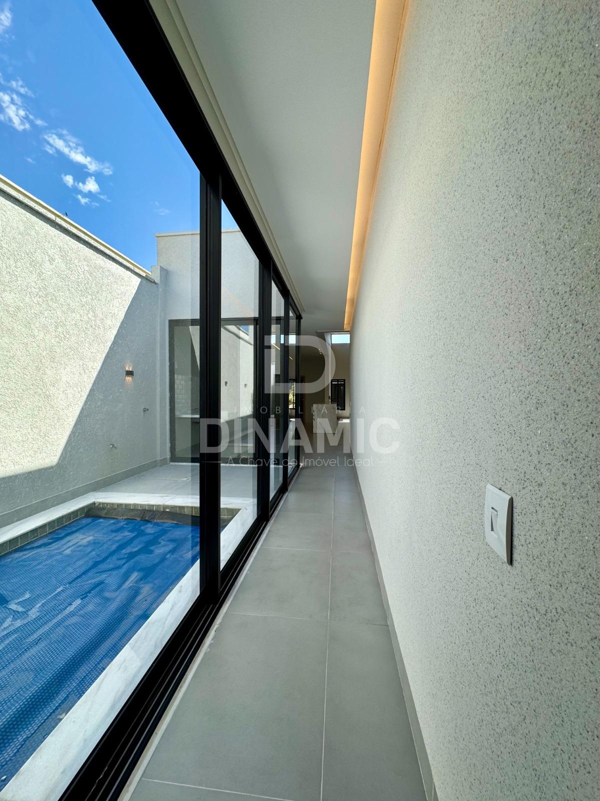 Casa à venda no Jardim Atlântico em Goiânia com 3 suítes e pis...