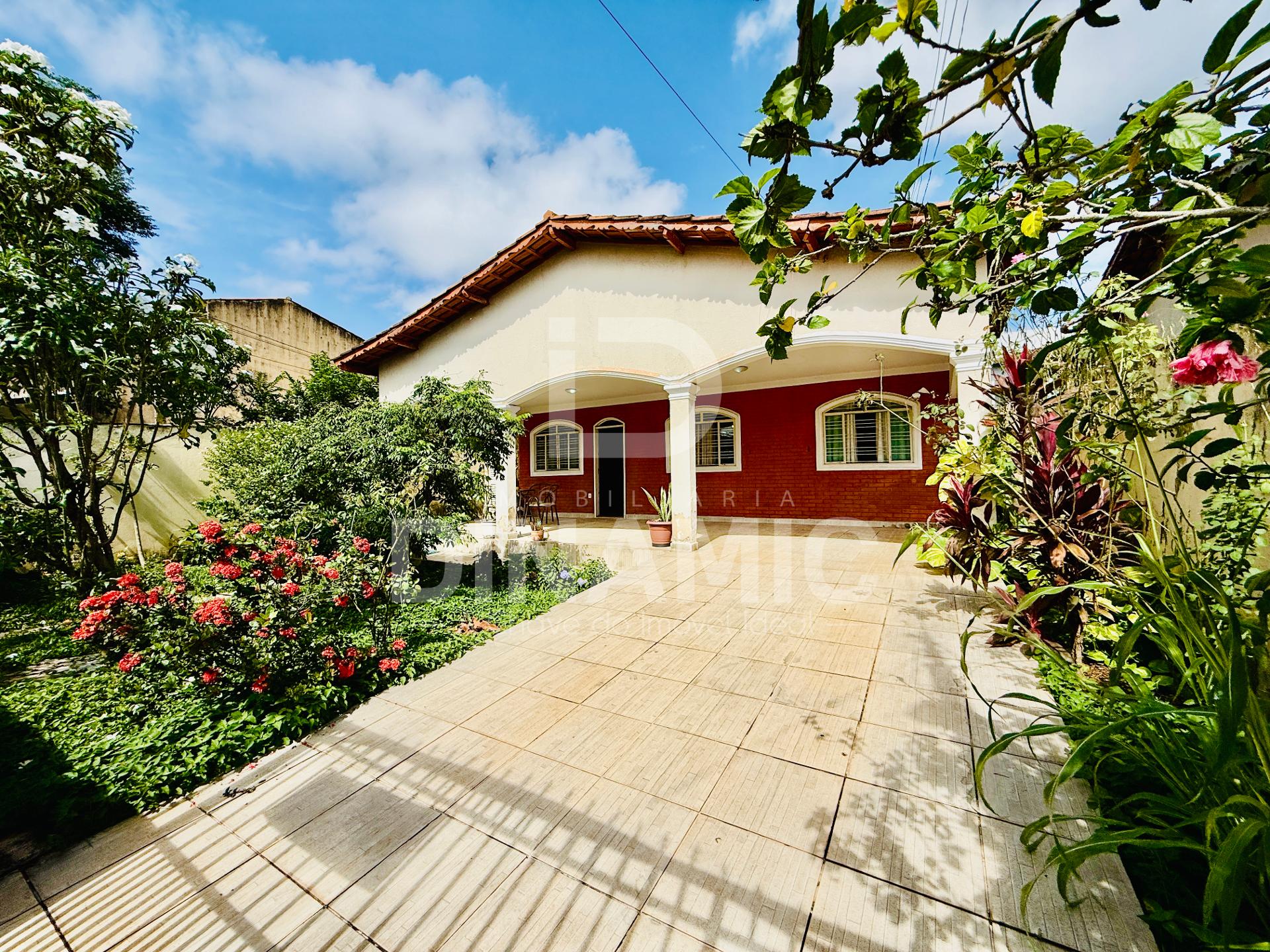 Venda - Casa 265 m  no Residencial Celina Park - Goiânia.