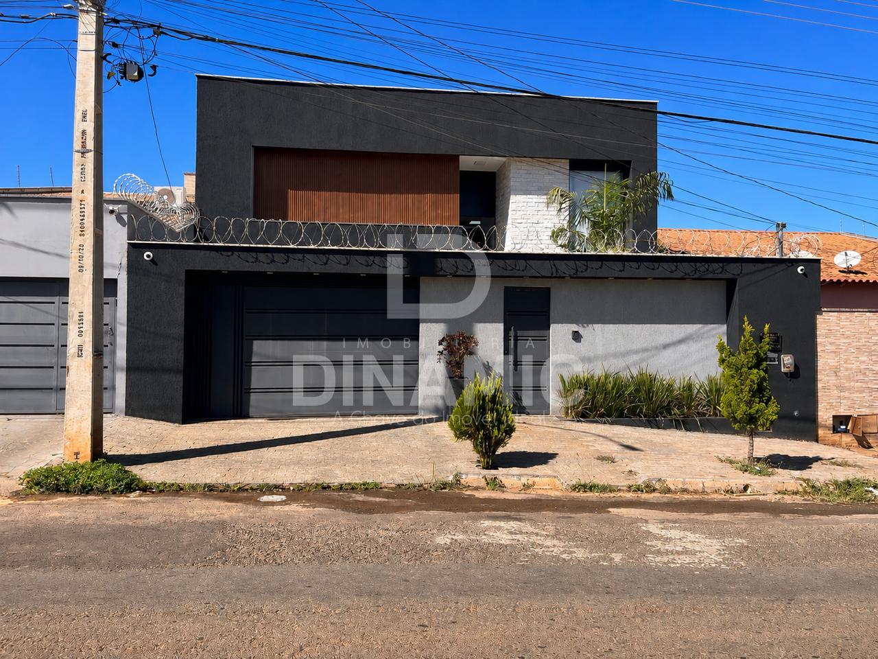 Casa Térrea de Alto Padrão à Venda  Porteira Fechada | Residen...