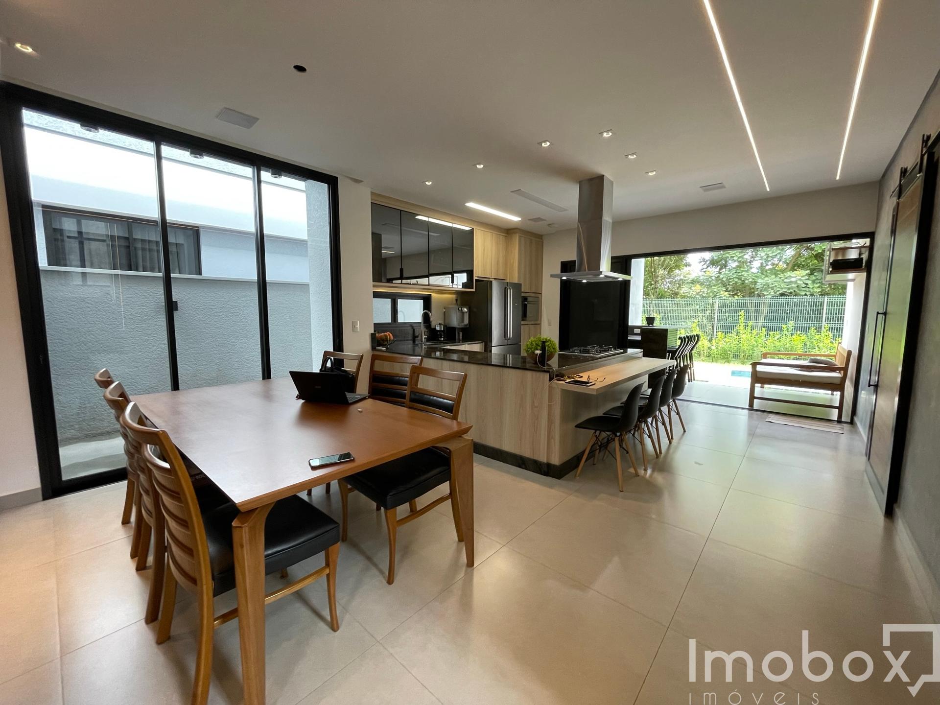 Sobrado 4 dormitórios à venda, Terras Alpha, FOZ DO IGUACU - PR