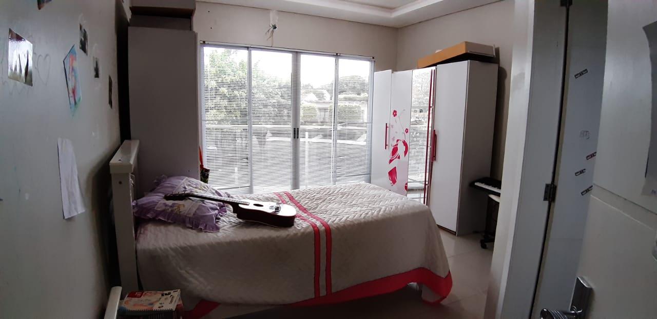 Sobrado com 4 dormitórios e 240m2 à venda na Vila Yolanda, FOZ DO IGUACU - PR