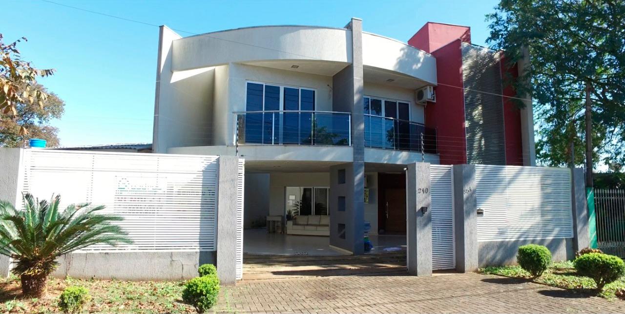 Sobrado com 4 dormitórios e 240m2 à venda na Vila Yolanda, FOZ DO IGUACU - PR
