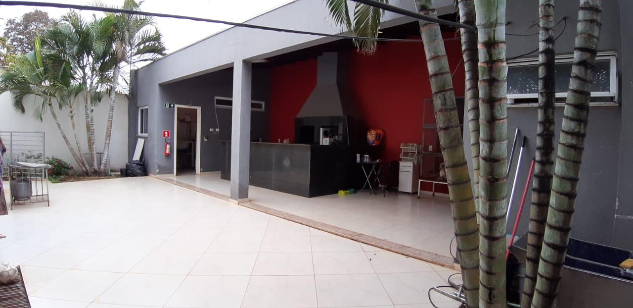 Sobrado com 4 dormitórios e 240m2 à venda na Vila Yolanda, FOZ DO IGUACU - PR