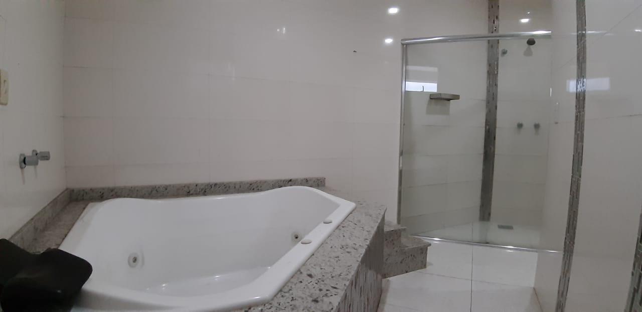 Sobrado com 4 dormitórios e 240m2 à venda na Vila Yolanda, FOZ DO IGUACU - PR