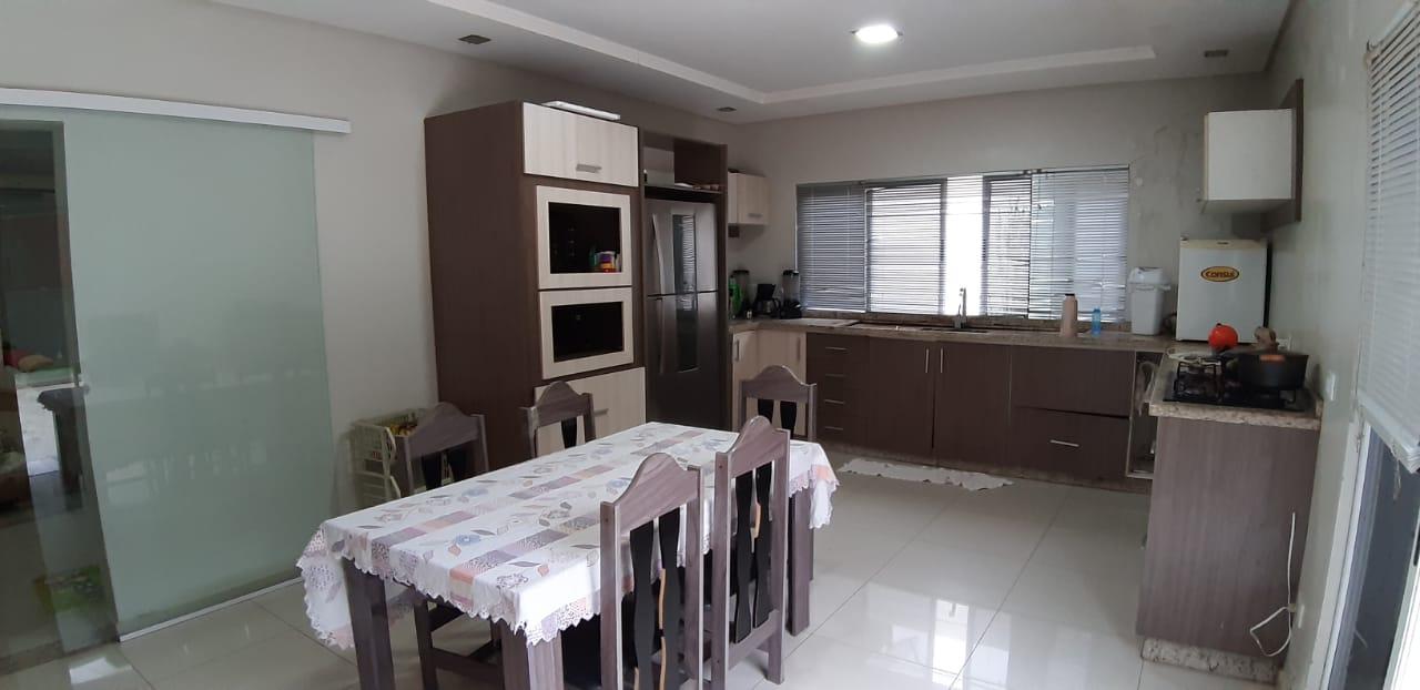 Sobrado com 4 dormitórios e 240m2 à venda na Vila Yolanda, FOZ DO IGUACU - PR