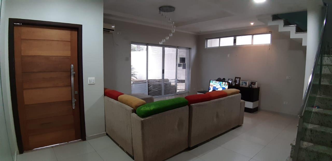 Sobrado com 4 dormitórios e 240m2 à venda na Vila Yolanda, FOZ DO IGUACU - PR