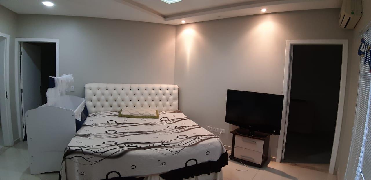 Sobrado com 4 dormitórios e 240m2 à venda na Vila Yolanda, FOZ DO IGUACU - PR