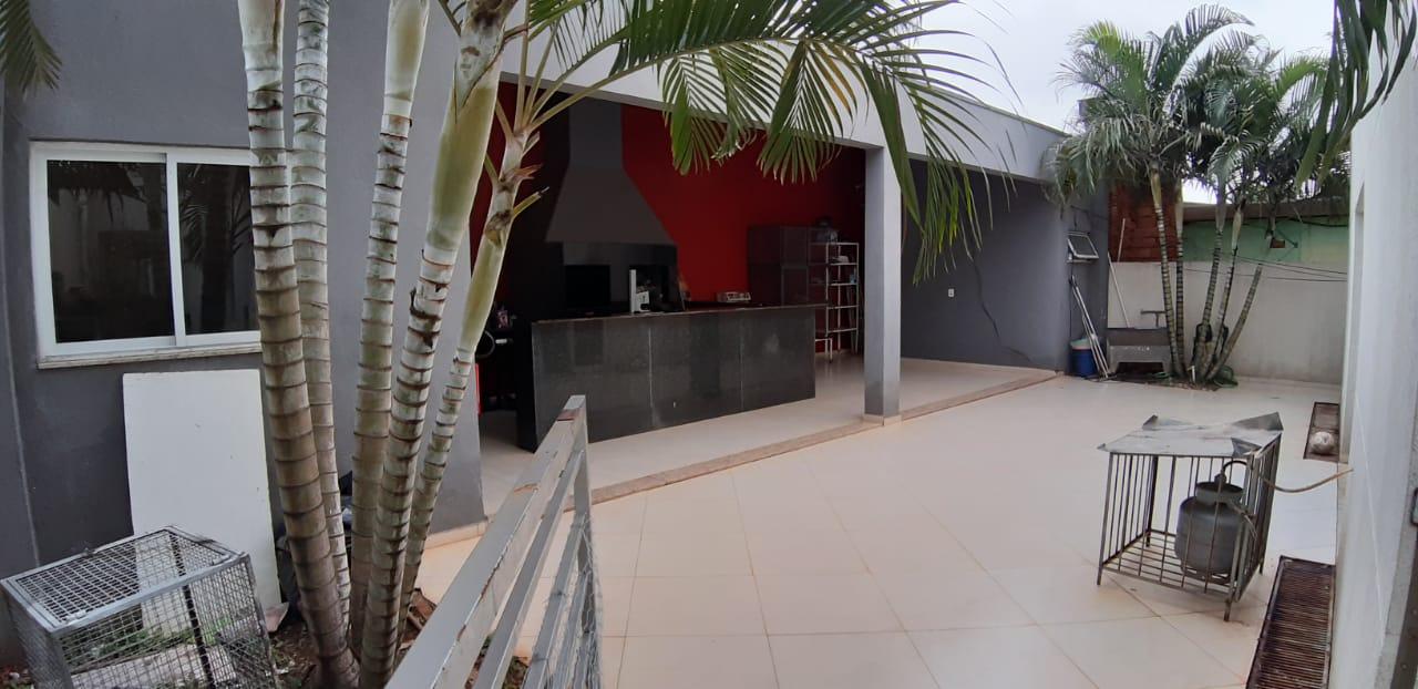 Sobrado com 4 dormitórios e 240m2 à venda na Vila Yolanda, FOZ DO IGUACU - PR
