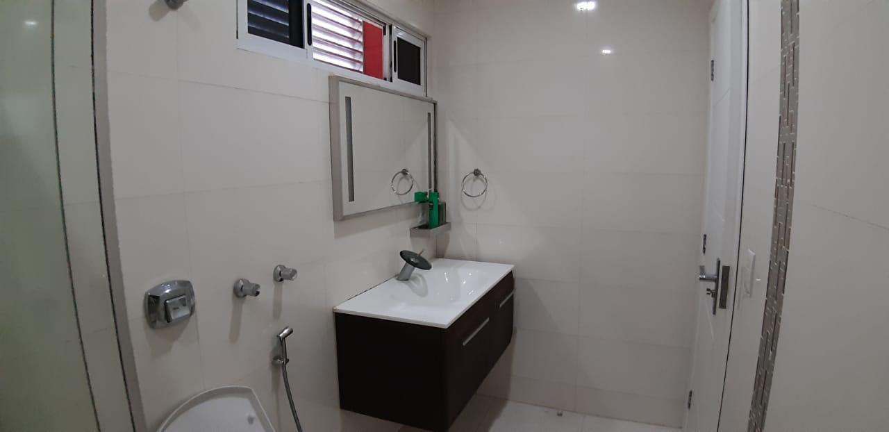 Sobrado com 4 dormitórios e 240m2 à venda na Vila Yolanda, FOZ DO IGUACU - PR