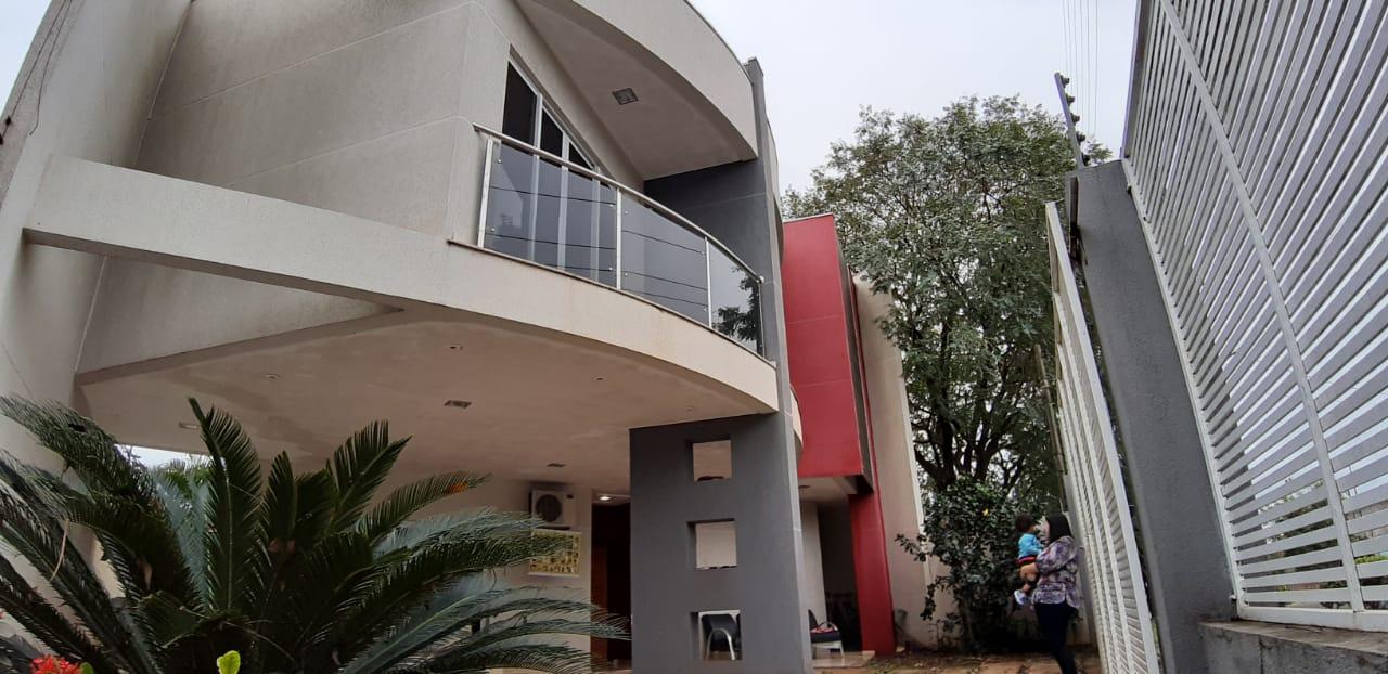 Sobrado com 4 dormitórios e 240m2 à venda na Vila Yolanda, FOZ DO IGUACU - PR