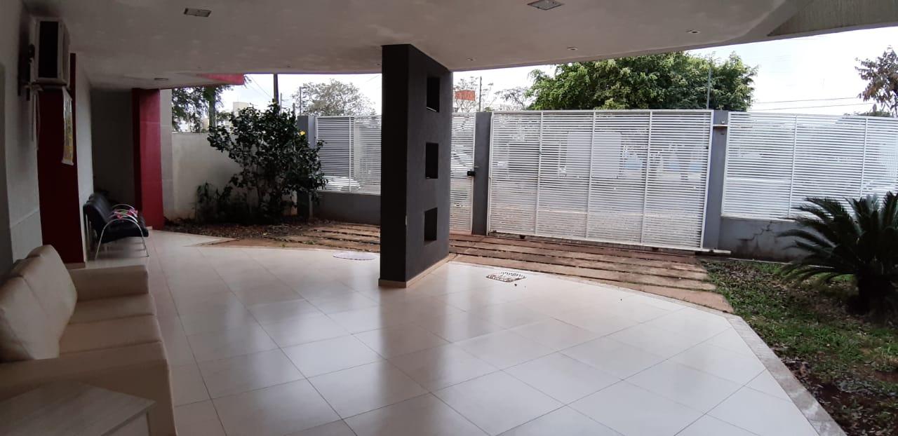 Sobrado com 4 dormitórios e 240m2 à venda na Vila Yolanda, FOZ DO IGUACU - PR
