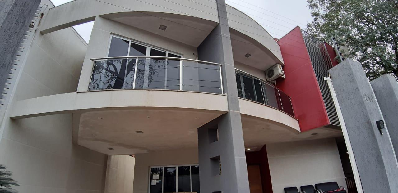 Sobrado com 4 dormitórios e 240m2 à venda na Vila Yolanda, FOZ DO IGUACU - PR
