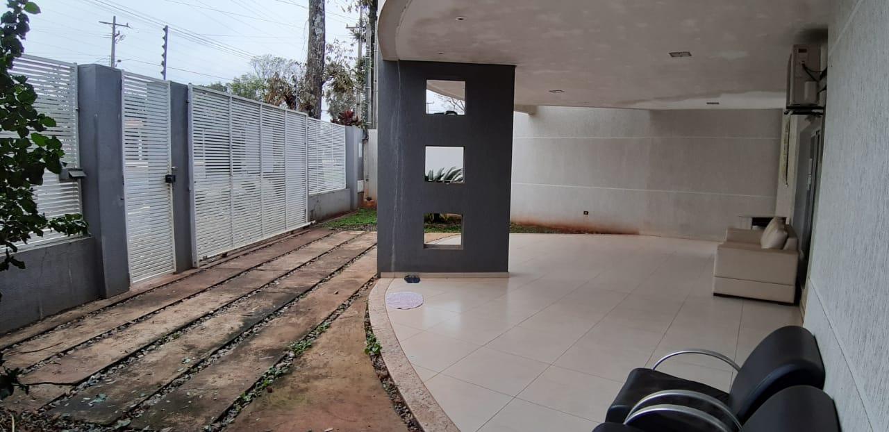 Sobrado com 4 dormitórios e 240m2 à venda na Vila Yolanda, FOZ DO IGUACU - PR