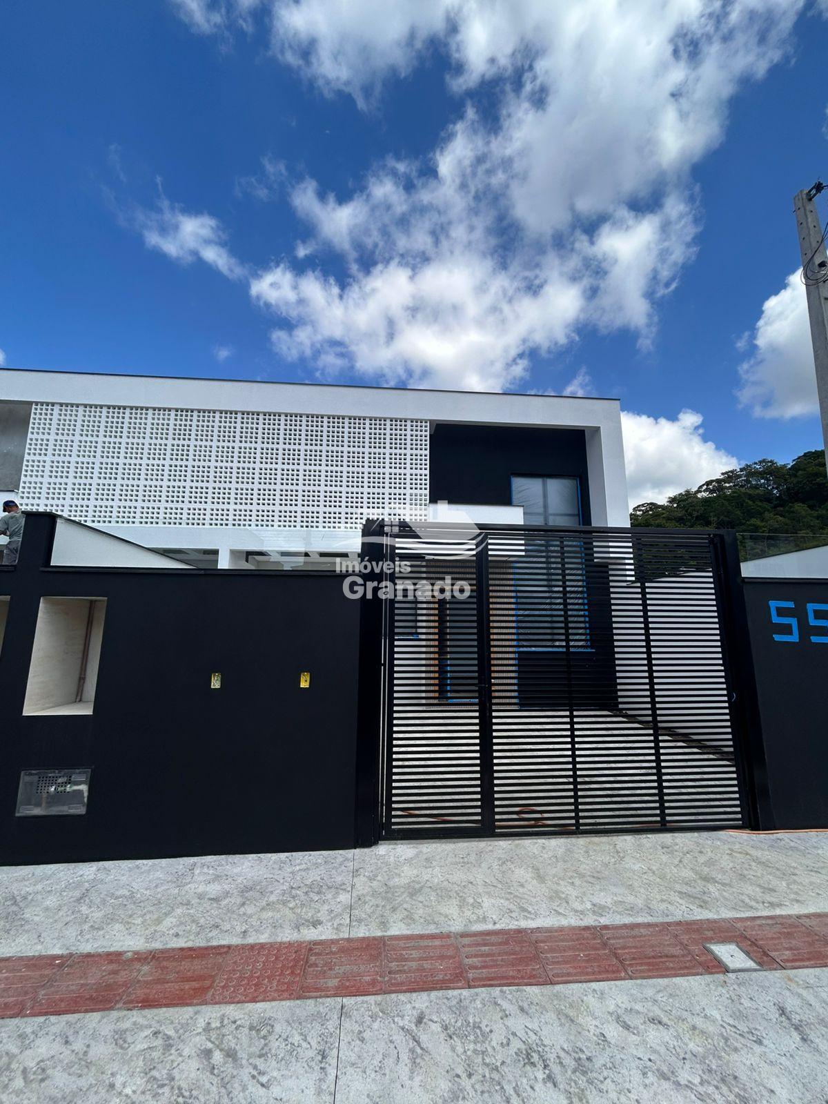 Sobrado com 3 dormitórios sendo 1 suíte e 2 vagas , RIO PEQUENO, CAMBORIU - SC