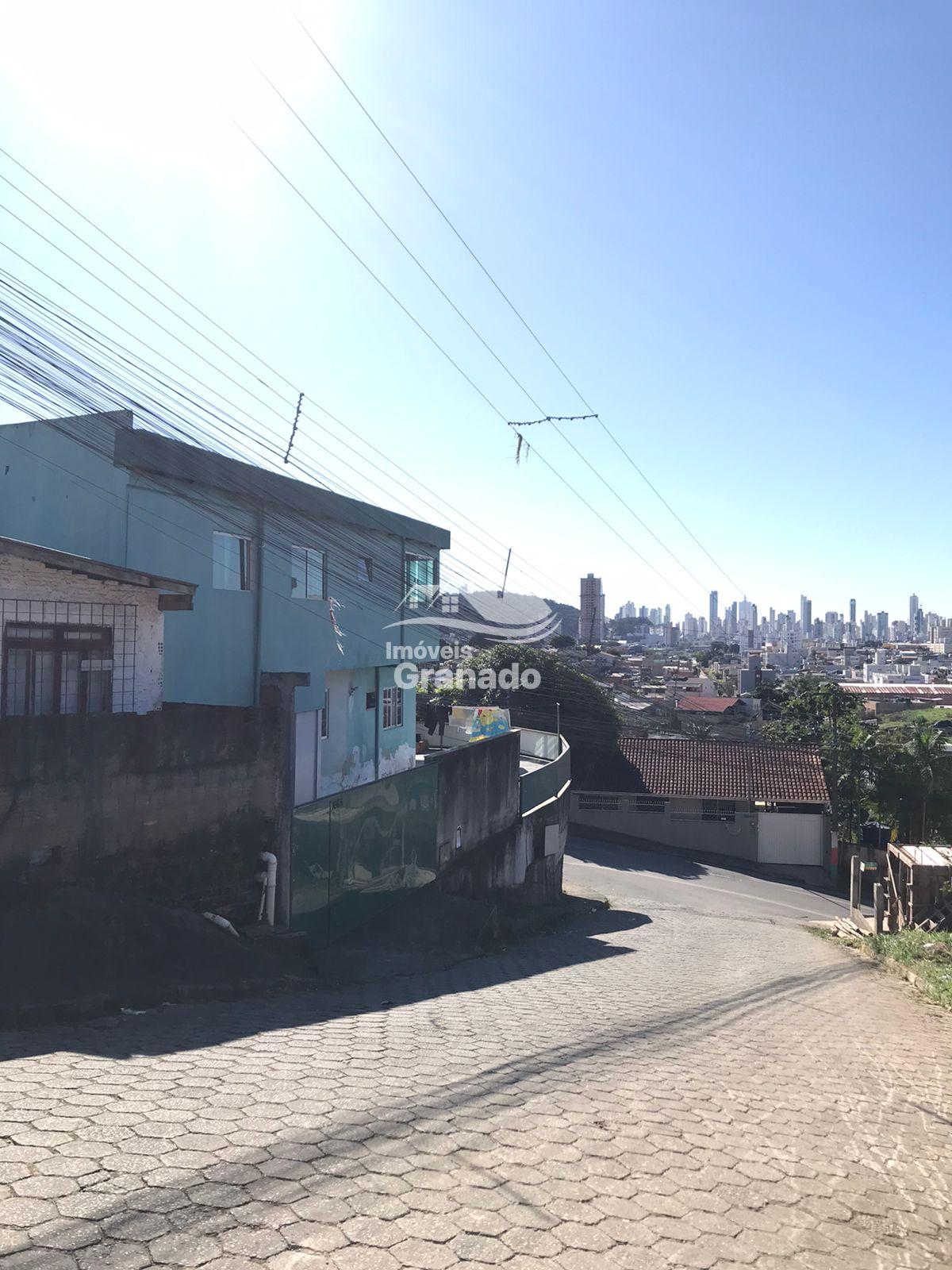 Casa à venda 300 m , no bairro TABULEIRO, CAMBORIU - SC