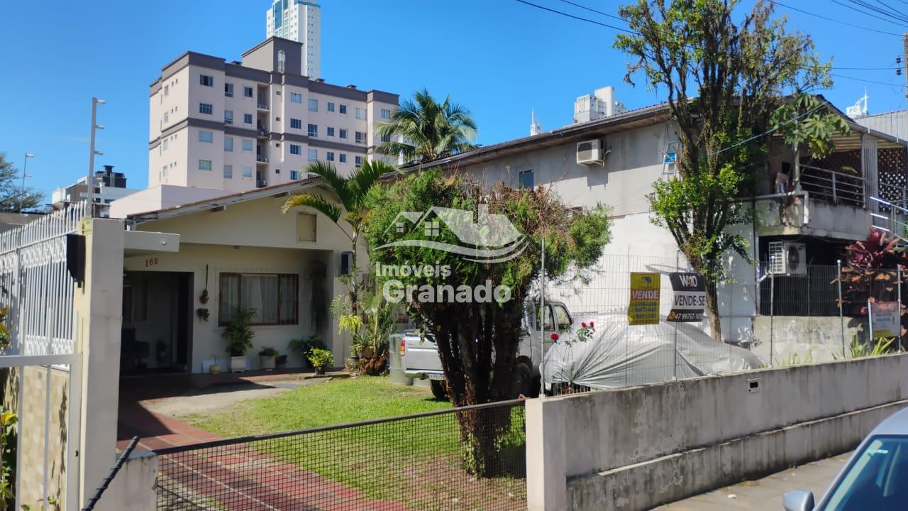 Casa em Balneário Camboriú no bairro das Nações