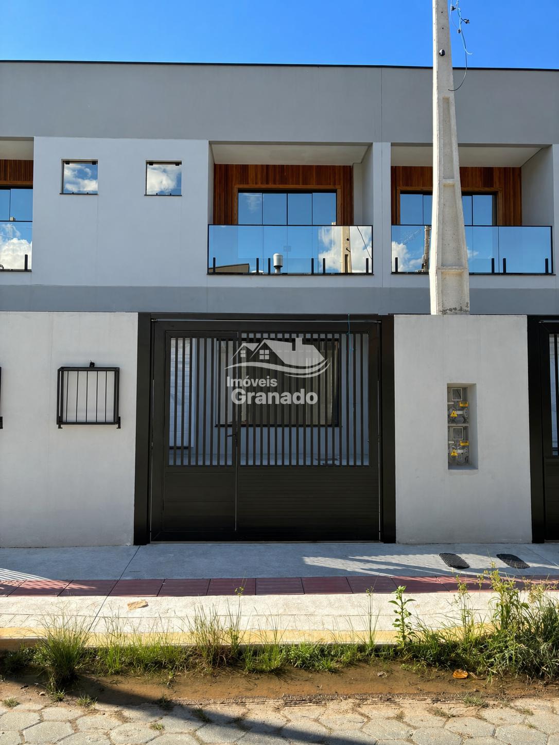 Sobrado à venda, Bairro Rio Pequeno, CAMBORIU - SC com 02 Suítes