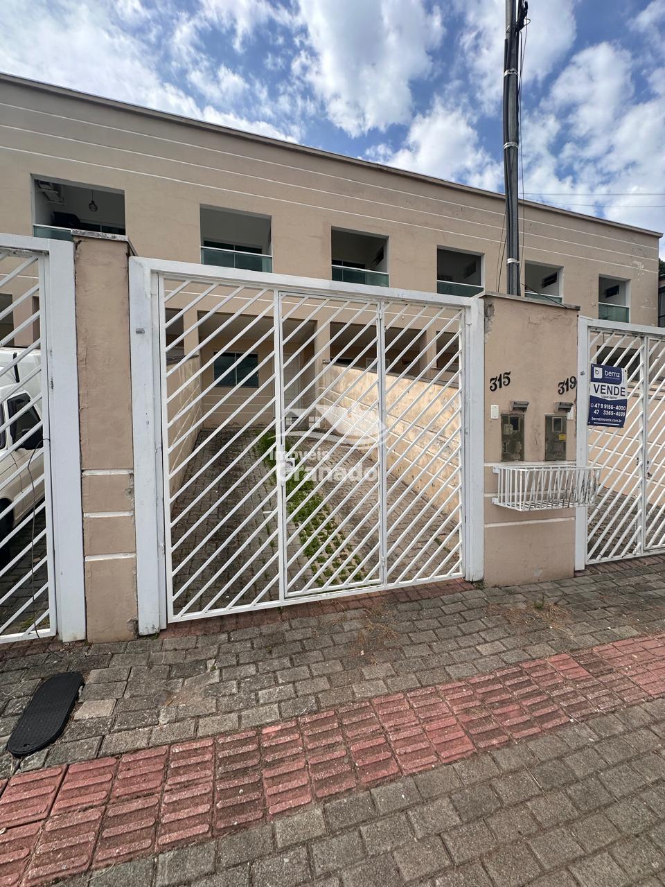 Sobrado com 2 suítes à venda no bairro TABULEIRO, CAMBORIU - SC